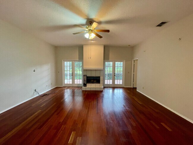 Building Photo - 3 Bedroom 2 Bath Home in Pebble Creek Comm...
