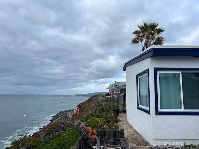 Foto del edificio - 1561 Ocean Front St