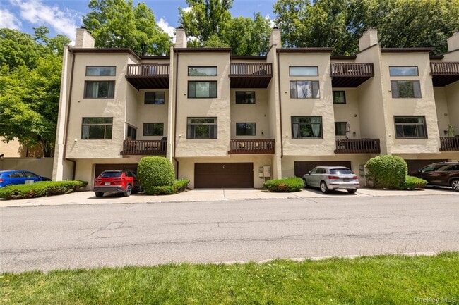 Building Photo - 352 N Greeley Ave