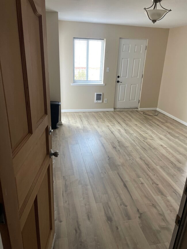 Foto del edificio - 279 Oakridge Dr