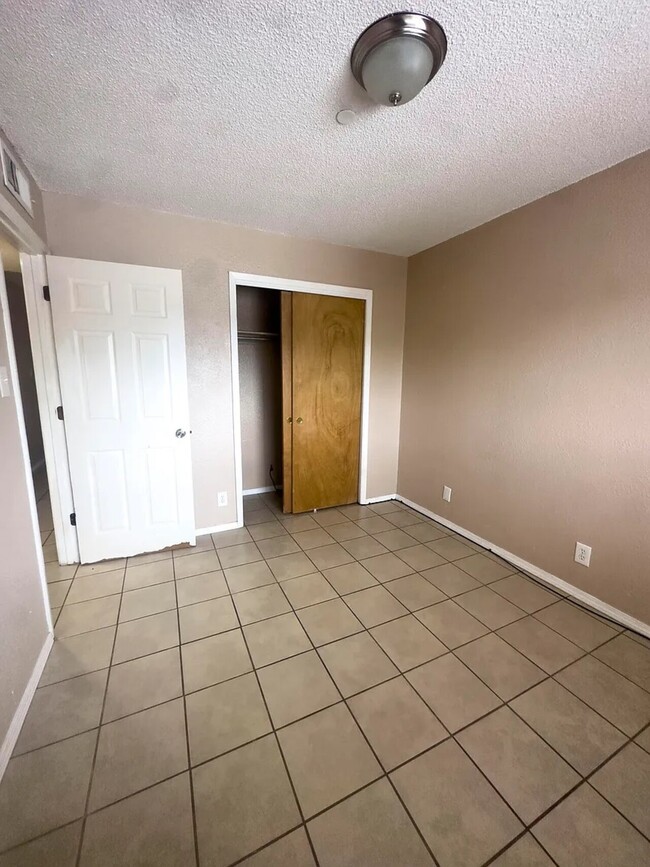 Building Photo - Albuquerque 4plex