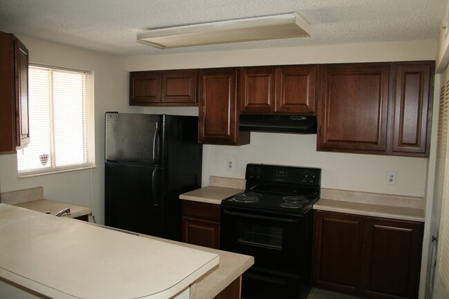 Foto del edificio - Condo off Independence and Lake Village Dr...