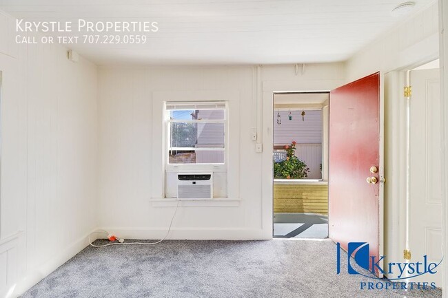 Building Photo - ***Experience a Cozy Comfort in this 1-Bed...