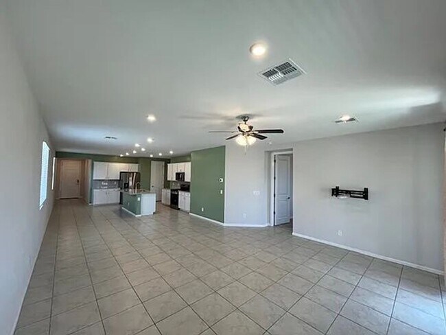 Building Photo - 35185 W Vera Cruz Dr