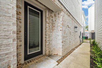 Building Photo - 1404 Cleburne St