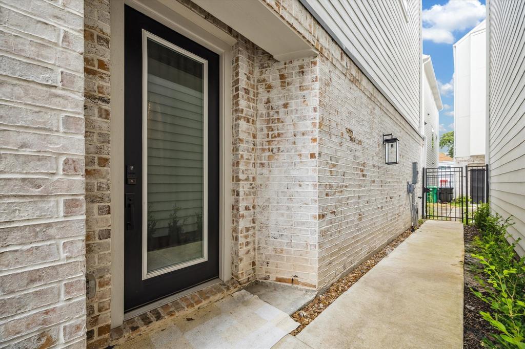 Primary Photo - 1404 Cleburne St