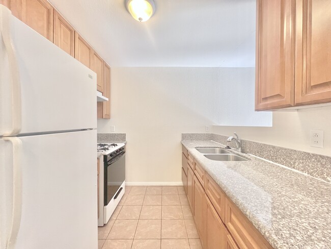 Building Photo - 617 N St Andrews Pl