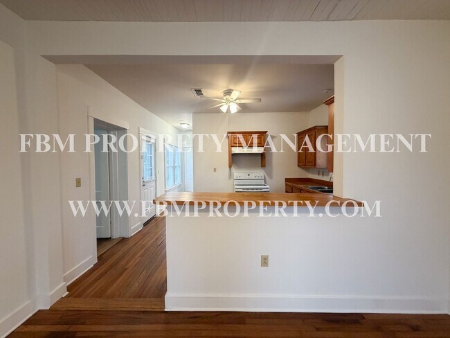 Foto del edificio - 310 E Parks Ave