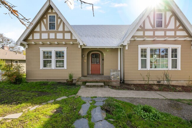 Foto del edificio - 2004 Hillcrest Rd