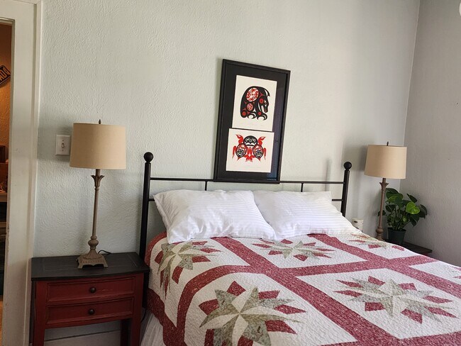 Queen bedroom #3 - 46 Griffith Ave