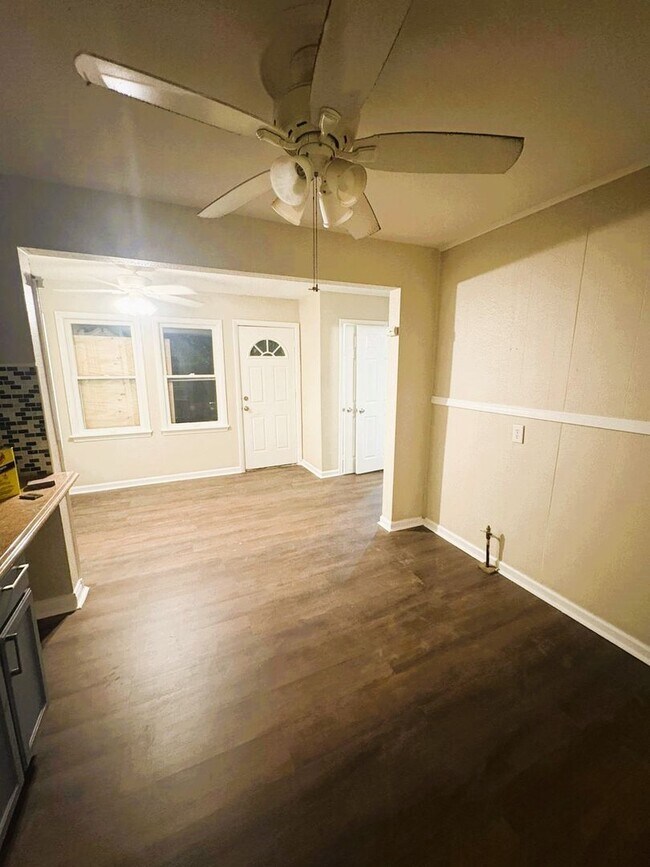 Foto del edificio - Bright & Spacious 3-Bed Home in Cleveland!