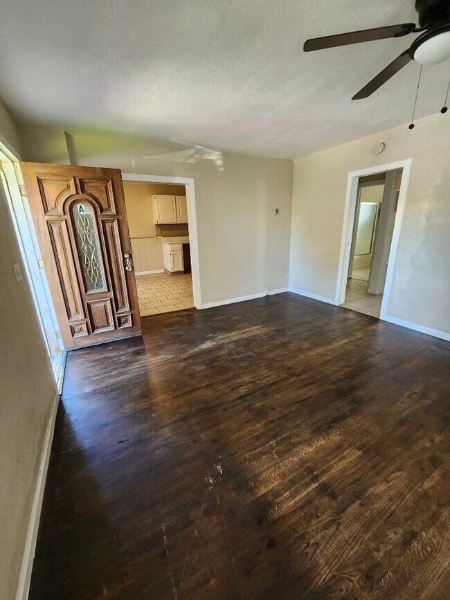 Foto del edificio - 1835 Corrientes St