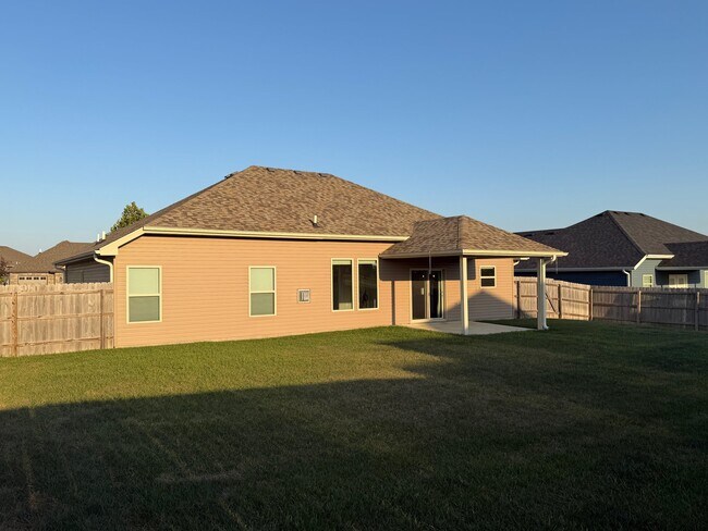 Foto del edificio - 5709 Ascot Way