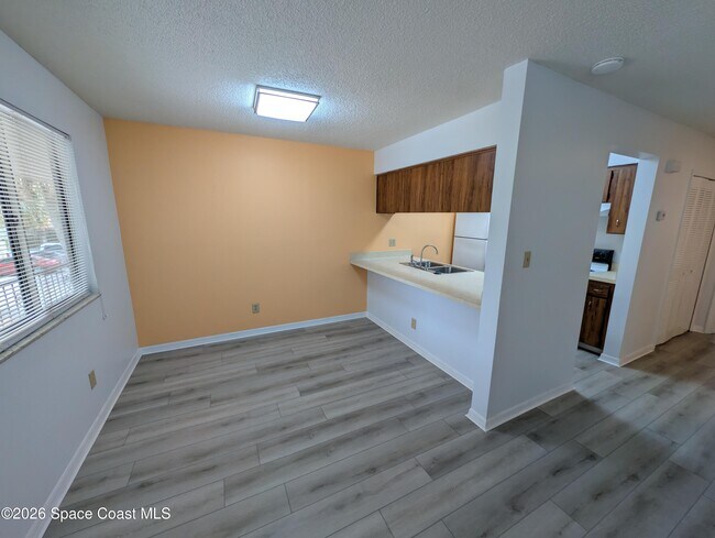 Foto del edificio - 225 Knox McRae Dr