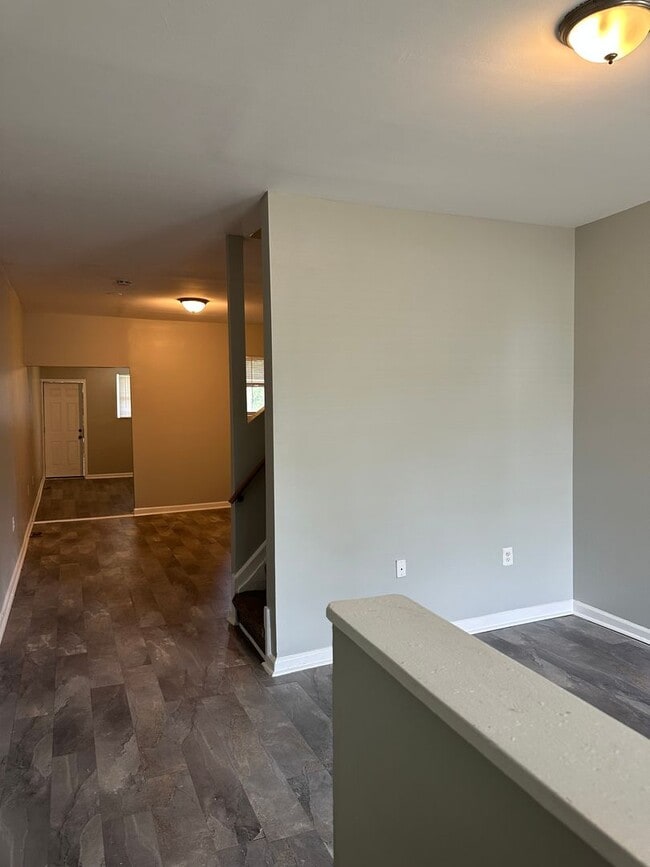 Building Photo - Spacious Home Available for Rent! W/D! Fro...