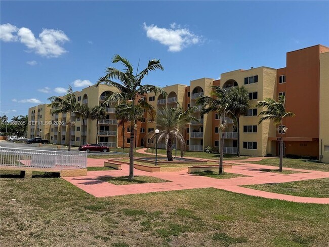 Foto del edificio - 7010 NW 186th St
