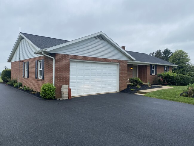 Building Photo - 2208 Forry Rd
