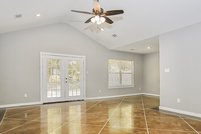 Building Photo - 3-Bedroom Haskell Home