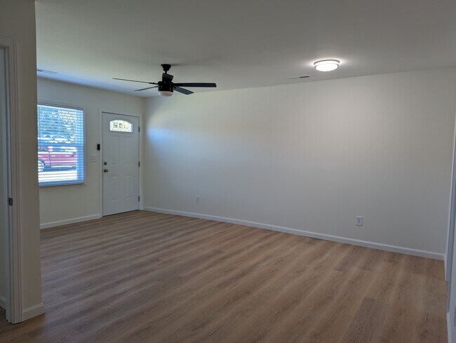 Foto del edificio - 527 W McCubbins St