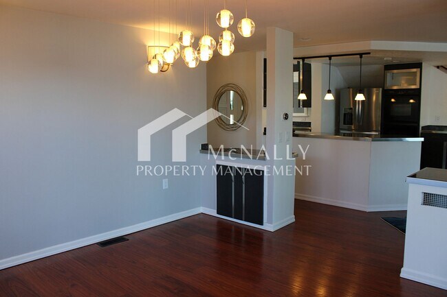 Foto del edificio - Panoramic Water View Home in Tacoma