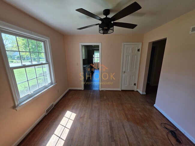 Foto del edificio - Cozy 3 BR Home Close to Campus and the Res...
