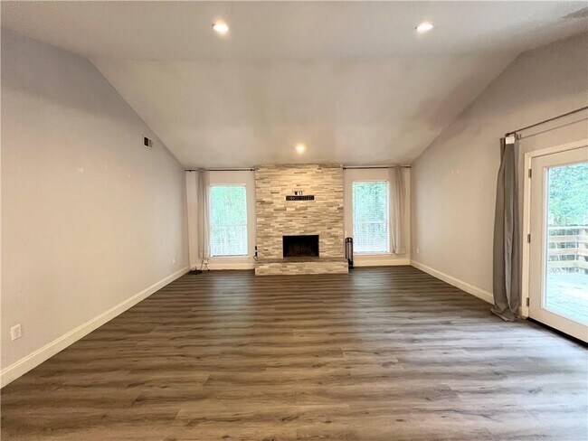 Building Photo - 710 Creekwood Crossing W