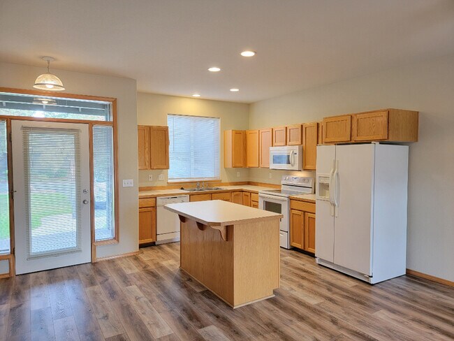 Foto del edificio - 1085 Golden Pheasant Dr