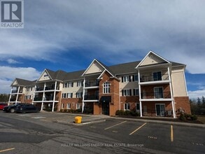 Building Photo - 312 Spillsbury Dr