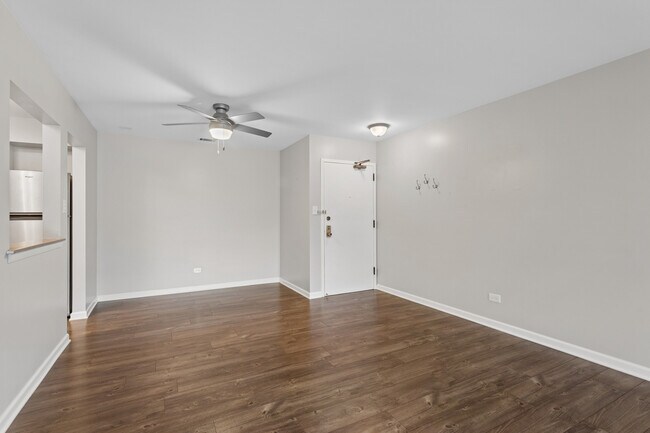 Foto del edificio - 7510 Farmingdale Dr