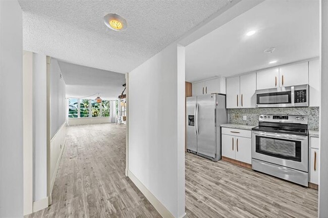 Foto del edificio - 3051 NE 48th St