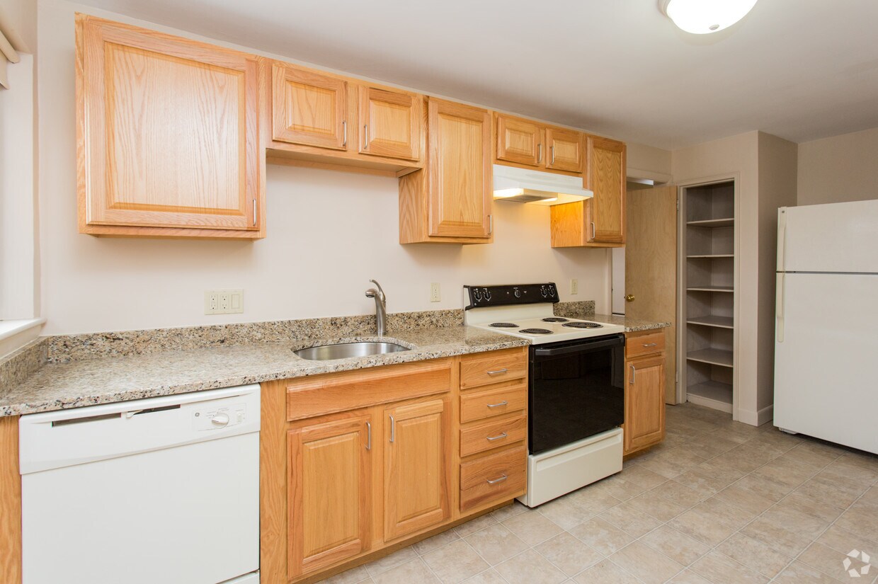 Charlesbank Estates Apartments in Waltham, MA