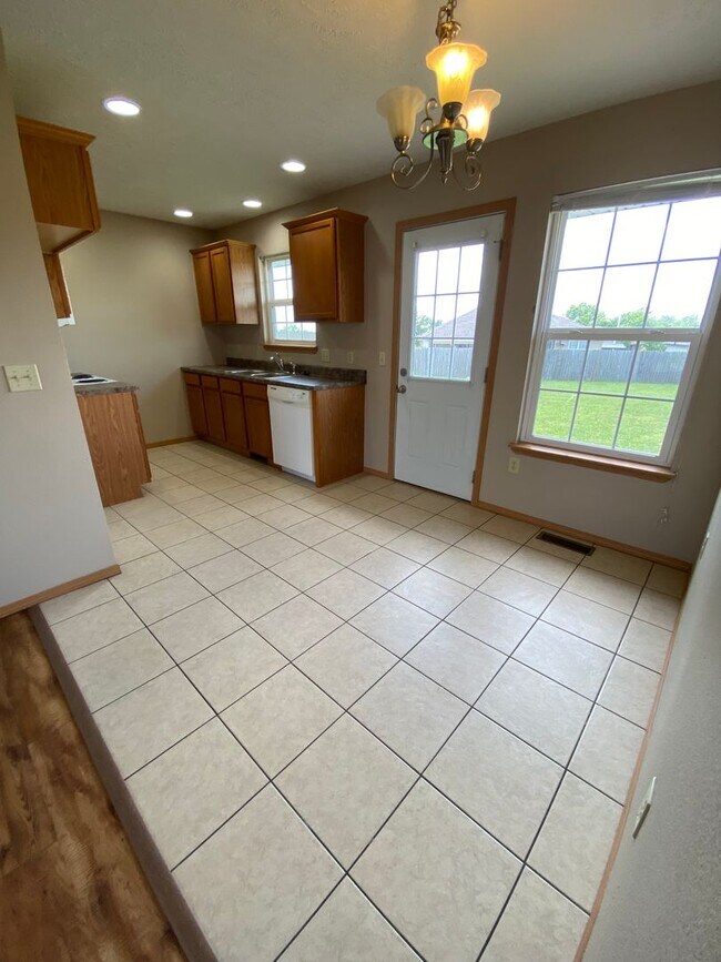 Foto del edificio - 3 bedroom 2 bath home in Clever, MO!
