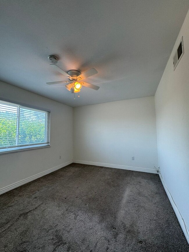 Building Photo - Modern 2 Bed 1 Bath Townhouse in San Juan ...