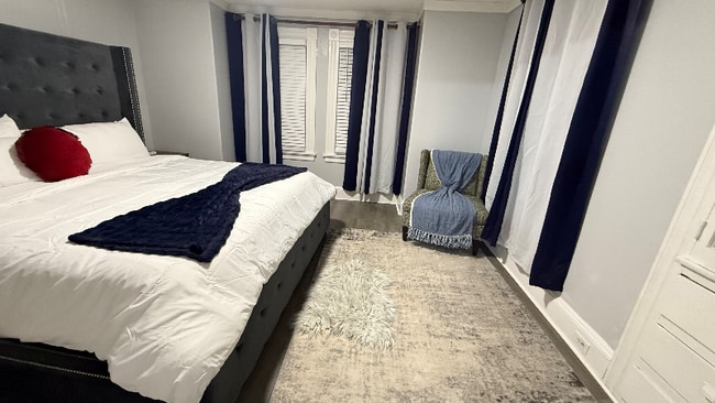 Building Photo - 141 Middle Tpke E