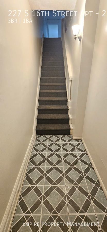 Foto del edificio - 2nd and 3rd Floor: 3 Bedroom / 1 Bathroom ...