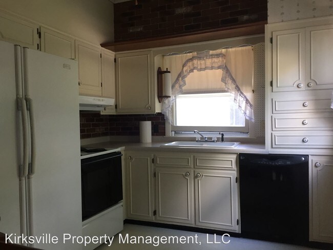 Building Photo - 2 br, 1.5 bath House - 910 E NORMAL