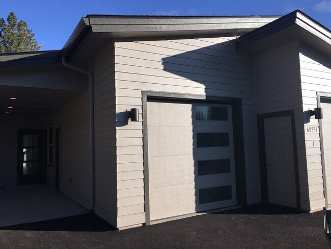 Foto del edificio - 3 Bedroom / 2 Bathroom Home in SE Bend