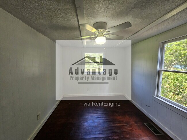 Foto del edificio - 418 E Brooks Ave