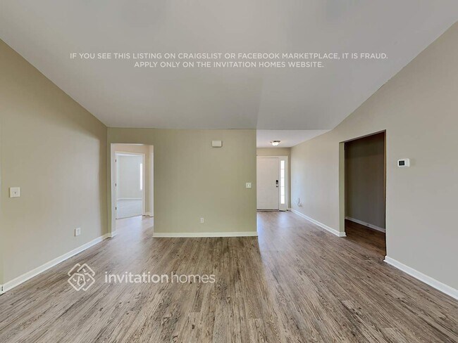 Foto del edificio - 4730 Camelot Dr