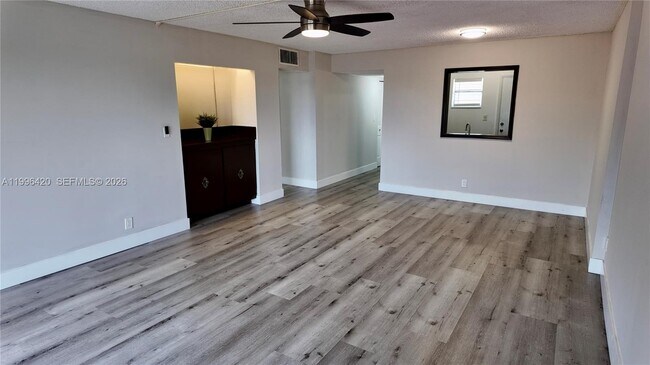 Foto del edificio - 403 NW 68th Ave