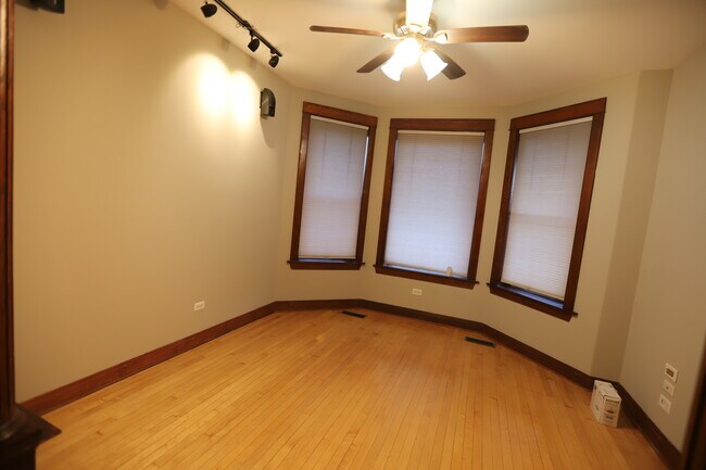 Foto del edificio - 2320 W Armitage Ave