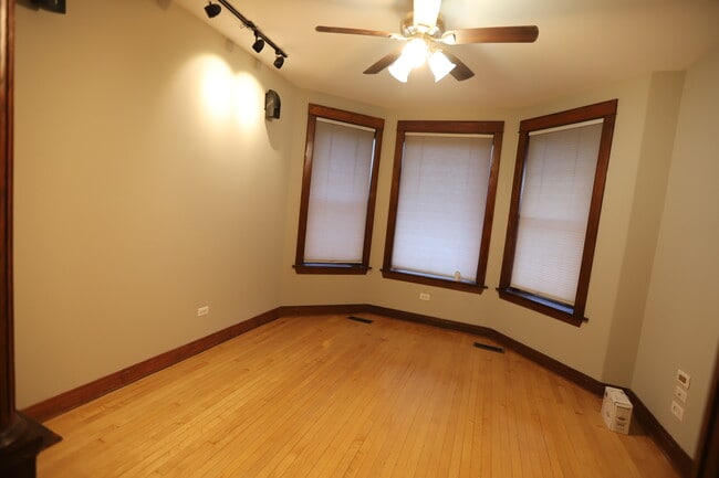 Building Photo - 2320 W Armitage Ave