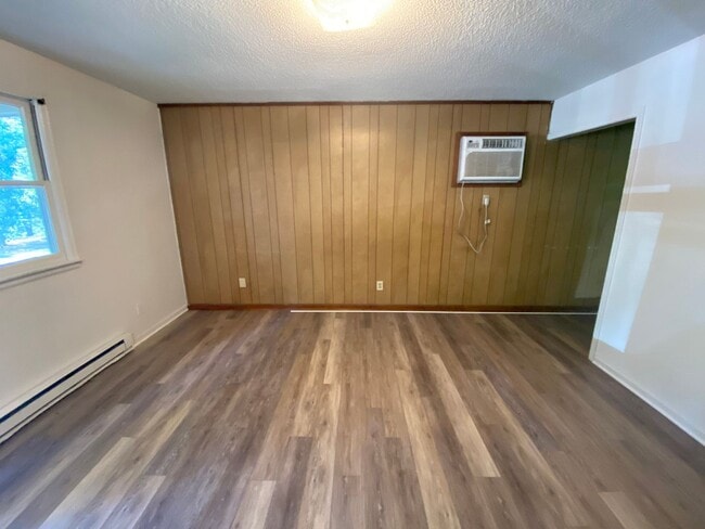 Building Photo - 217 Osborne St