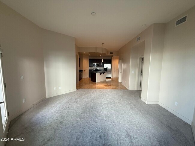 Building Photo - 945 E Playa Del Norte Dr