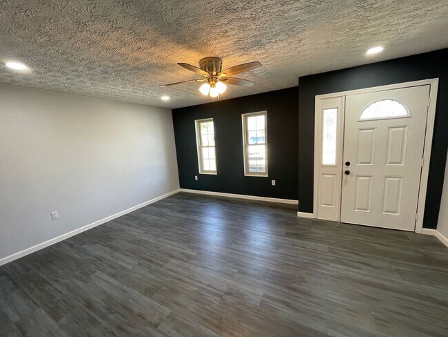 Building Photo - For Lease - 2 BR | 2.5 BA Fully Remodeled ...