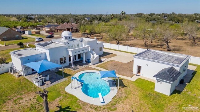 Building Photo - 4004 Persimmon Dr