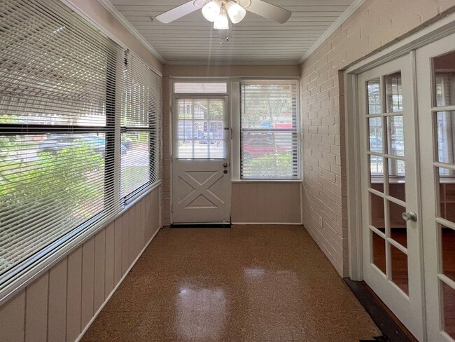 Building Photo - 2/2 House Walking Distance to Campus - Available Fall 2026!