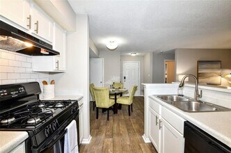 Building Photo - 670 Thornton Rd