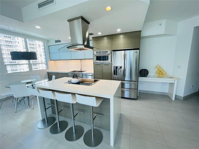 Foto del edificio - 801 Brickell Key Blvd