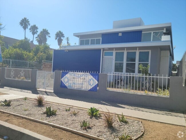 Building Photo - 709 S Flower St